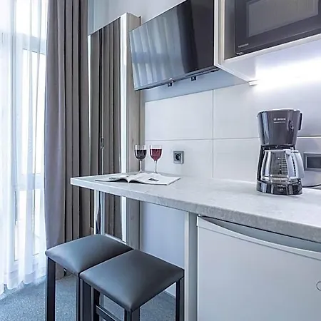 Smooth Elegant Old Town Apartahotel 4*